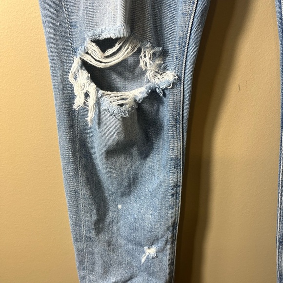 American Eagle Distressed Mom Jean Light Wash 4 destroyed ripped grunge retro - Picture 6 of 14